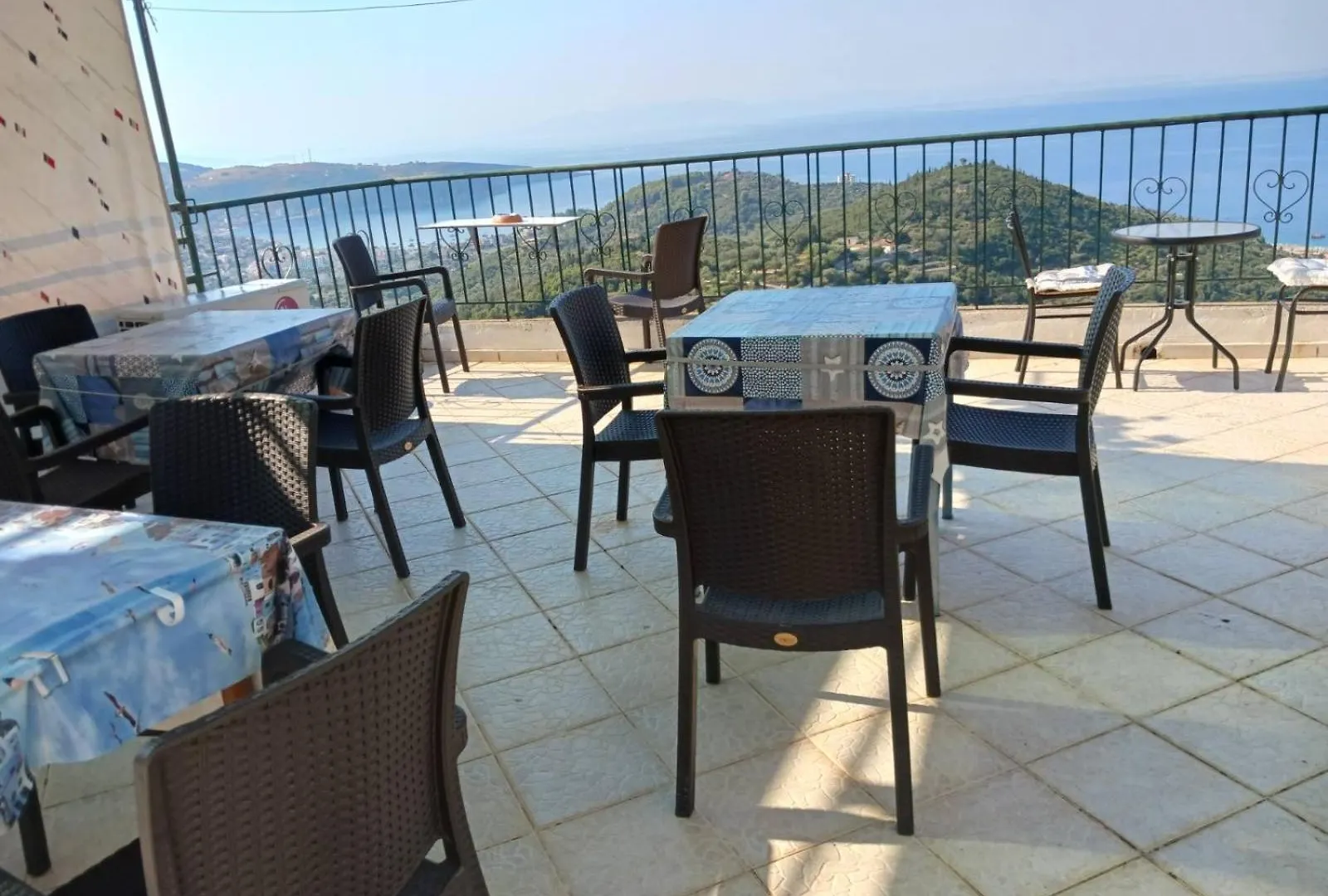 Janis Castle Apartment Himare 4*,  Albanië