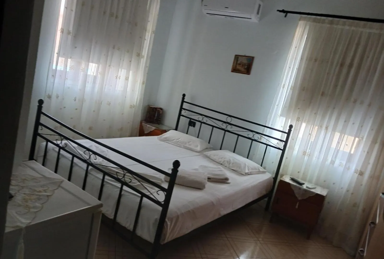Janis Castle Apartment Himare Guest house